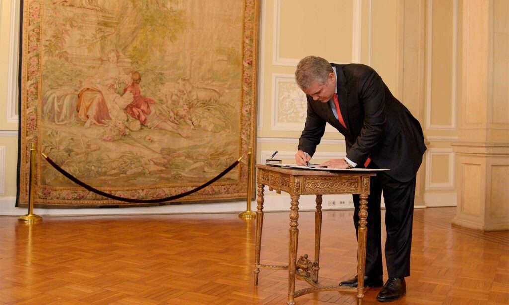 Duque firmó Decreto para la implementación de las Sociedades de Beneficio e Interés Colectivo Duque firmó Decreto para la implementación de las Sociedades de Beneficio e Interés Colectivo