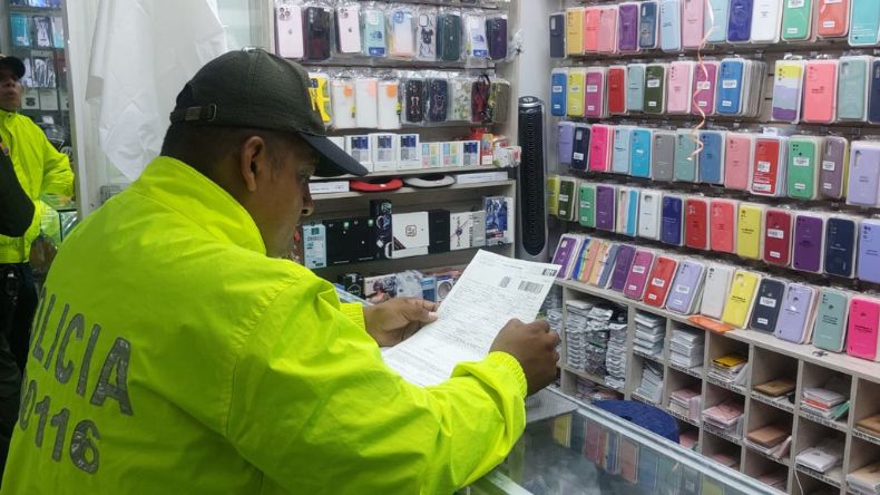 Sellan locales en el centro de Ibagué por vender celulares robados Sellan locales en el centro de Ibagué por vender celulares robados