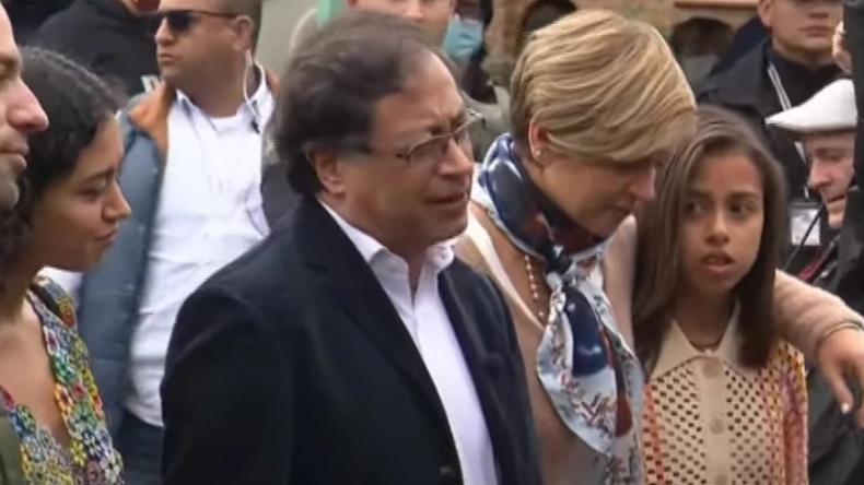 Que no le pase: Gustavo Petro olvidó su cédula en casa y se dio cuenta estando frente a las urnas