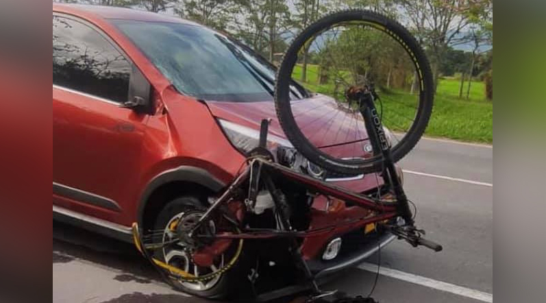 Ciclista embestido por inspector de policía en Ibagué deberá usar un bastón de por vida Ciclista embestido por inspector de policía en Ibagué deberá usar un bastón de por vida