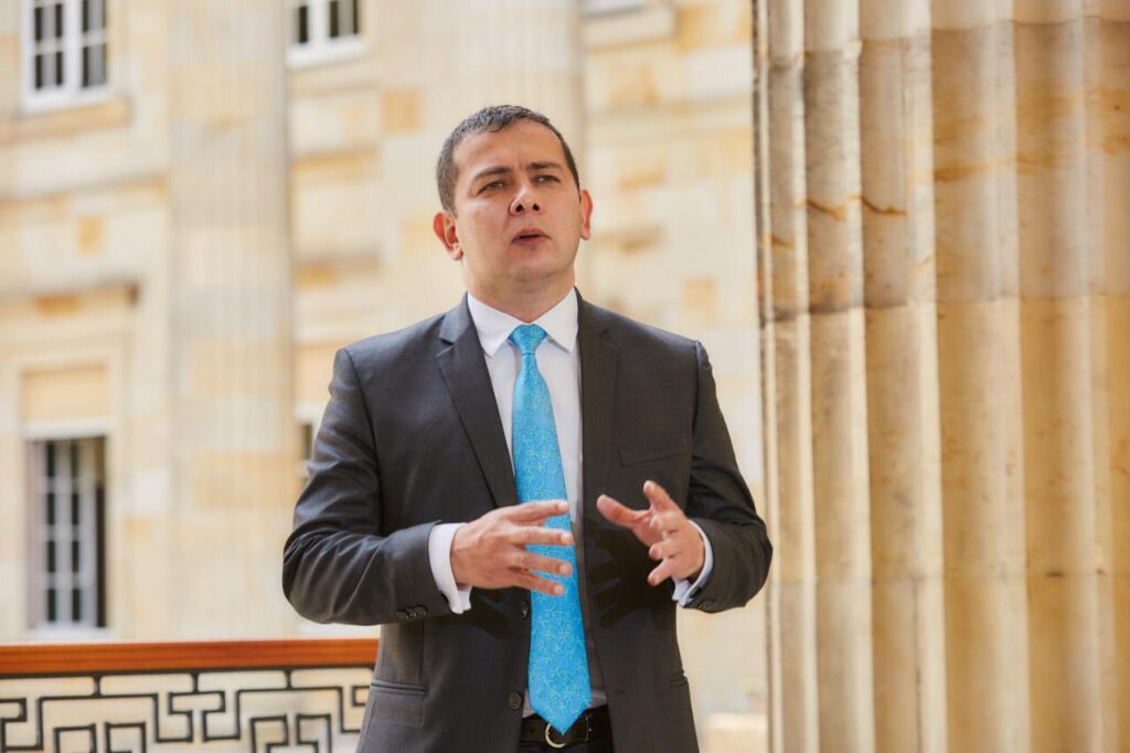 Senador Barreto explicó su proyecto de ley para que privados puedan adquirir y aplicar vacunas contra el COVID-19 Senador Barreto explicó su proyecto de ley para que privados puedan adquirir y aplicar vacunas contra el COVID-19