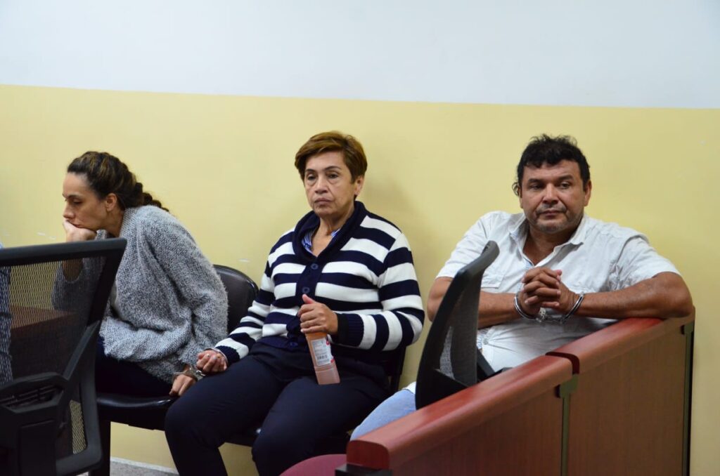 Juez envía a prisión a exjuez de Ataco, a su mamá y a otro famliar por el intento de sicariato de una mujer en Ibagué Juez envía a prisión a exjuez de Ataco, a su mamá y a otro famliar por el intento de sicariato de una mujer en Ibagué