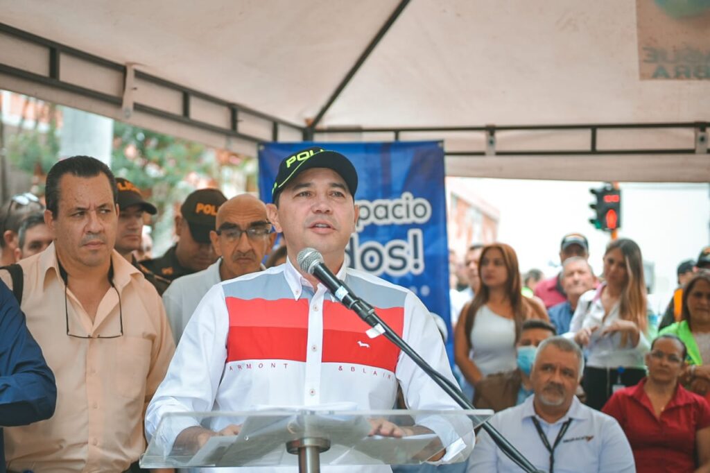 Hurtado dice que el barretismo prepara ataques en su contra y que lo relacionarían con un escándalo de corrupción Hurtado dice que el barretismo prepara ataques en su contra y que lo relacionarían con un escándalo de corrupción