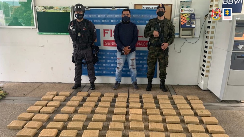 Capturaron en el Tolima a delincuente que camuflaba marihuana entre un cargamento de plátano Capturaron en el Tolima a delincuente que camuflaba marihuana entre un cargamento de plátano