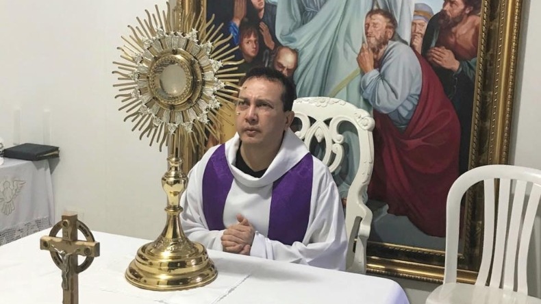 Juez le niega prisión domiciliaria al padre Freddy Martínez, quien continuará en la cárcel de Picaleña Juez le niega prisión domiciliaria al padre Freddy Martínez, quien continuará en la cárcel de Picaleña