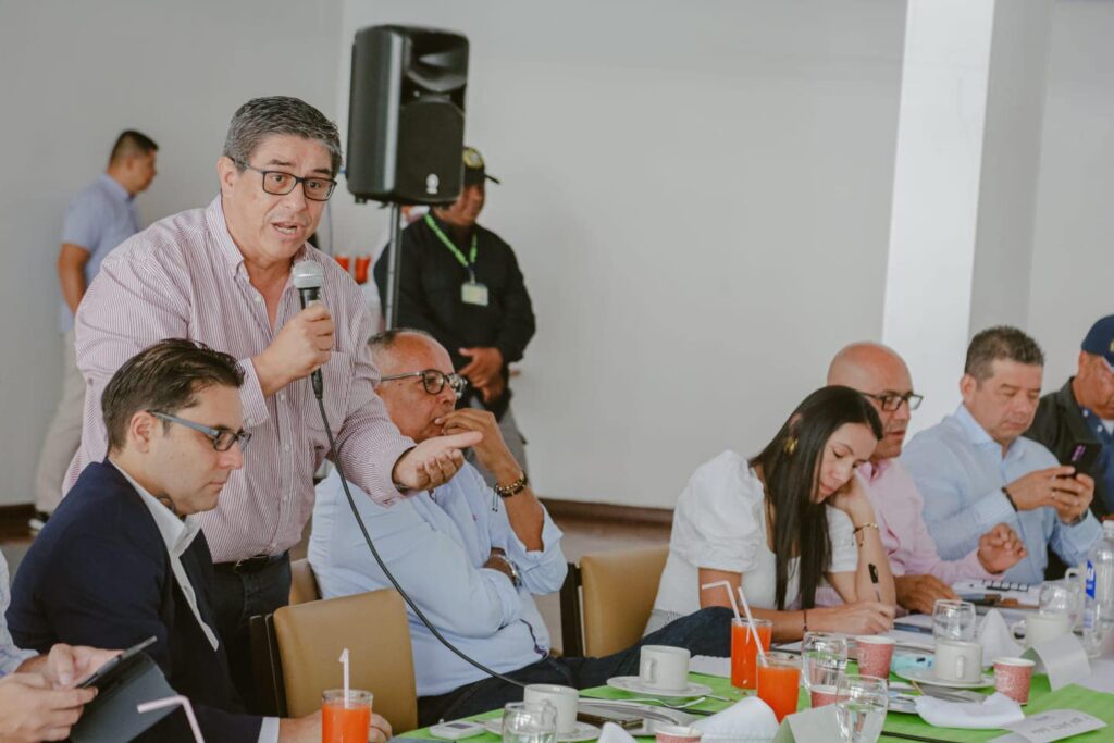 Gremios del Tolima expusieron ante congresistas de la región sus preocupaciones por las reformas del gobierno Petro Gremios del Tolima expusieron ante congresistas de la región sus preocupaciones por las reformas del gobierno Petro