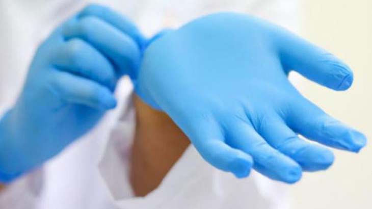 ¿Utilizar guantes reduce el riesgo de contagio de COVID-19? Esto dicen los expertos ¿Utilizar guantes reduce el riesgo de contagio de COVID-19? Esto dicen los expertos