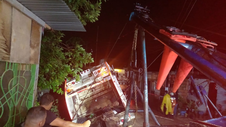 Más de 10 viviendas resultaron afectadas por el desbordamiento de una quebrada en Melgar Más de 10 viviendas resultaron afectadas por el desbordamiento de una quebrada en Melgar