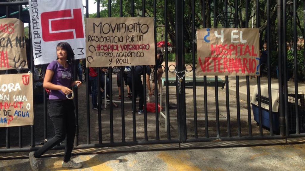 Estudiantes de la UT protestaron por obras inconclusas del hospital veterinario Estudiantes de la UT protestaron por obras inconclusas del hospital veterinario
