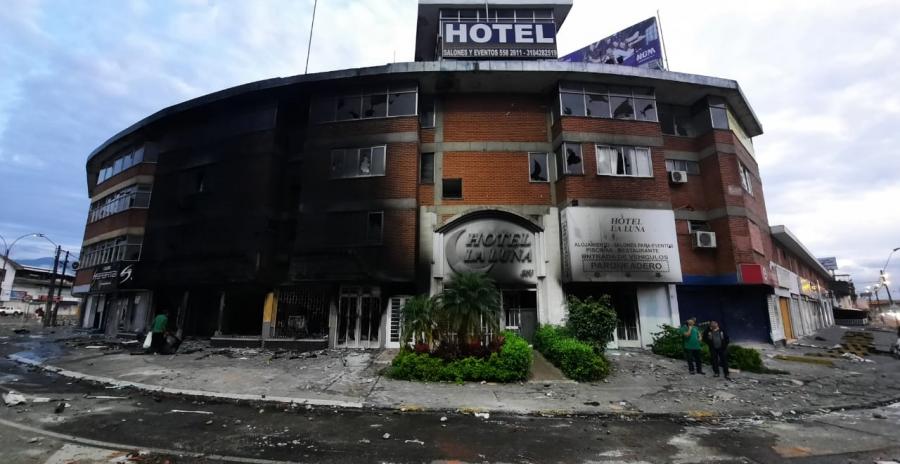 Reconocido hotel de Cali fue quemado por hospedar integrantes de la fuerza pública Reconocido hotel de Cali fue quemado por hospedar integrantes de la fuerza pública