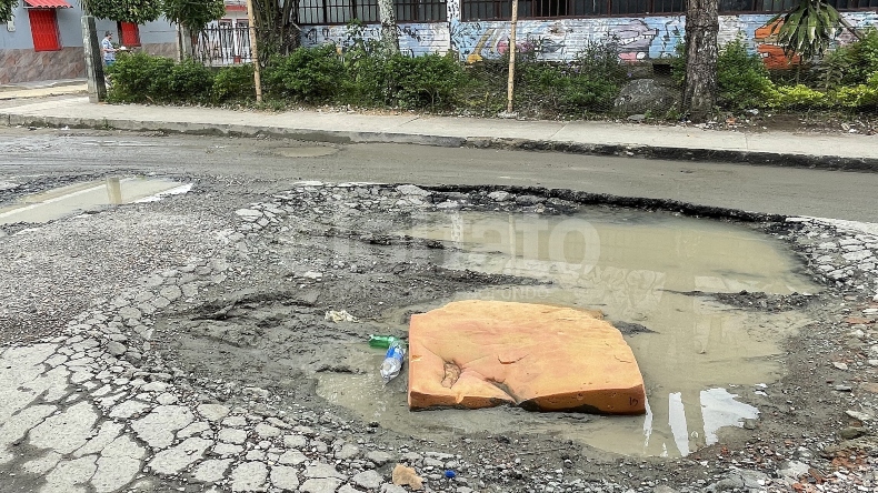 Peligrosos e intransitables huecos en las vías de El Salado: denuncian ciudadanos Peligrosos e intransitables huecos en las vías de El Salado: denuncian ciudadanos