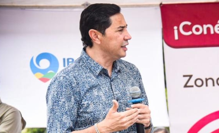 Hurtado les pide a veedores de escenarios deportivos que lo dejen trabajar y terminar las obras Hurtado les pide a veedores de escenarios deportivos que lo dejen trabajar y terminar las obras