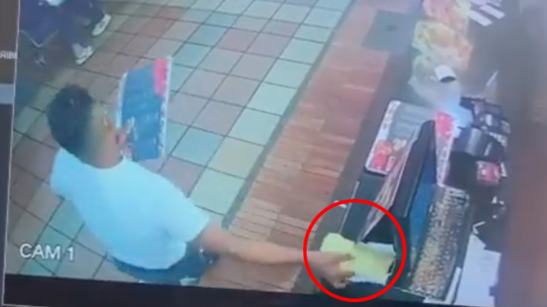 Hombre fingió hacer un pedido en restaurante de Multicentro para hurtar un celular Hombre fingió hacer un pedido en restaurante de Multicentro para hurtar un celular
