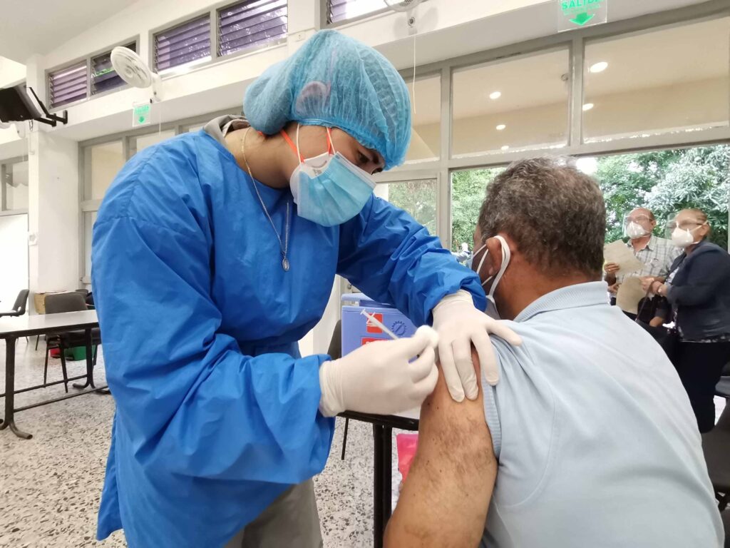 Más de 70.000 personas aún no reciben la primera dosis contra el COVID-19 en el Tolima Más de 70.000 personas aún no reciben la primera dosis contra el COVID-19 en el Tolima