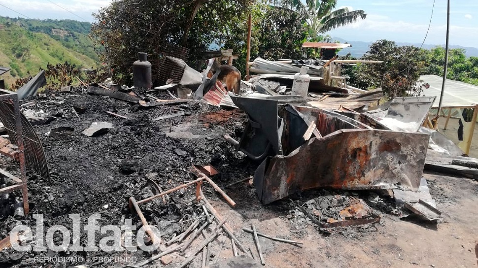 Una familia lo perdió todo luego de que su casa se incendiara en zona rural de Ibagué Una familia lo perdió todo luego de que su casa se incendiara en zona rural de Ibagué