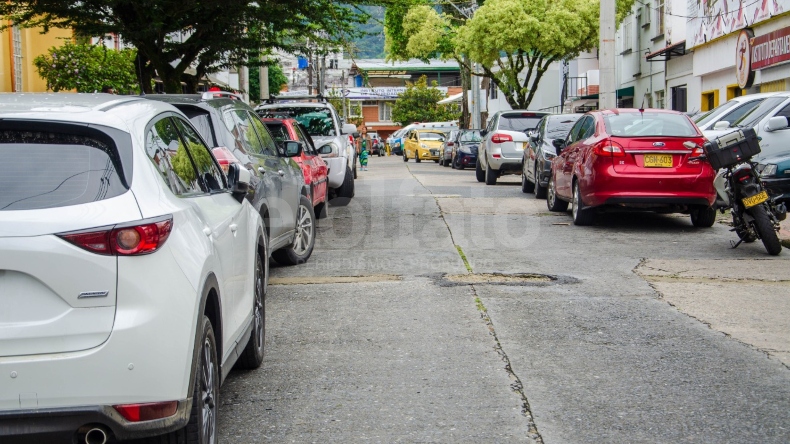 Interlaken: el barrio de Ibagué sin calles ni andenes para transitar Interlaken: el barrio de Ibagué sin calles ni andenes para transitar
