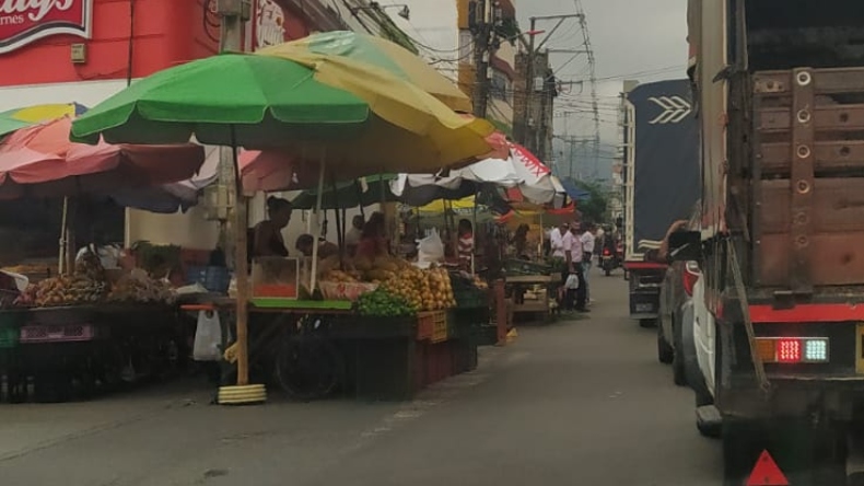 Invasión de la cicloruta: el ‘pan de cada día’ en la carrera Primera de Ibagué Invasión de la cicloruta: el ‘pan de cada día’ en la carrera Primera de Ibagué