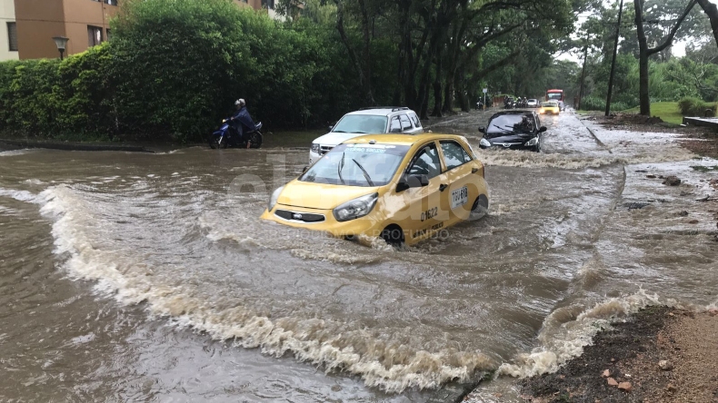 Caos en Ibagué: reportan inundaciones en vías principales y en más de 10 barrios Caos en Ibagué: reportan inundaciones en vías principales y en más de 10 barrios