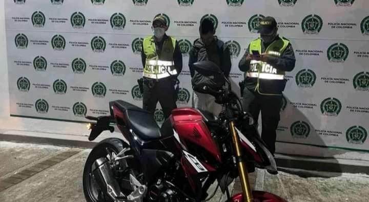 Una persona capturada por el hurto de una motocicleta en un concesionario de Ibagué Una persona capturada por el hurto de una motocicleta en un concesionario de Ibagué