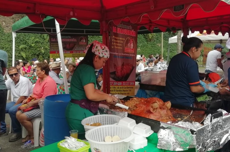 Más de 10.000 platos se han vendido en el Día de la Lechona tolimense en Ibagué