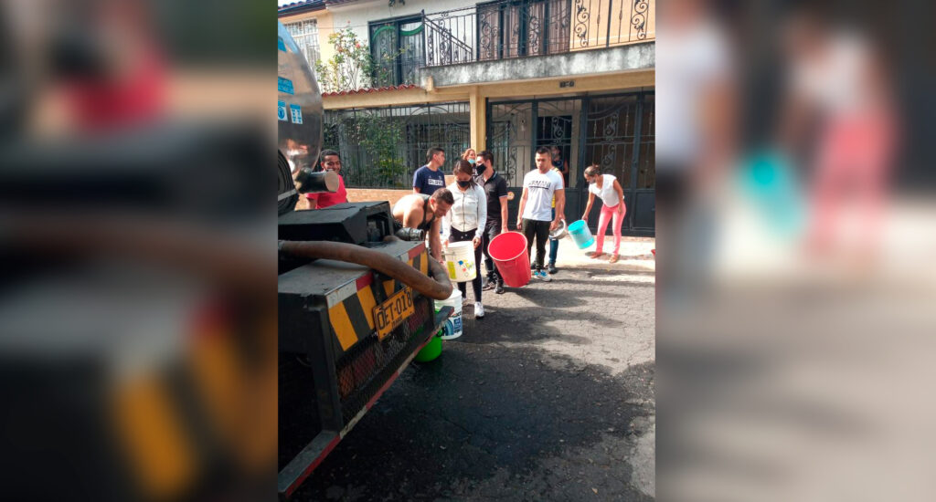 Desespero en el barrio El Limonar: sus habitantes completan cuatro días sin servicio de agua Desespero en el barrio El Limonar: sus habitantes completan cuatro días sin servicio de agua