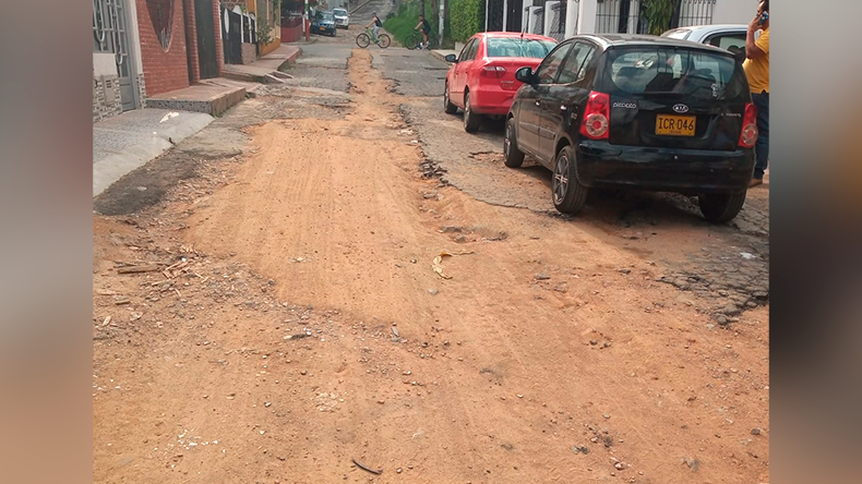 Habitantes del barrio Limonar se quejan del destrozo y abandono de sus calles Habitantes del barrio Limonar se quejan del destrozo y abandono de sus calles