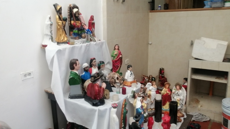 Revelan los nombres de ‘Los Brujos’, banda con altar de imágenes capturada en el barrio La Macarena Revelan los nombres de ‘Los Brujos’, banda con altar de imágenes capturada en el barrio La Macarena