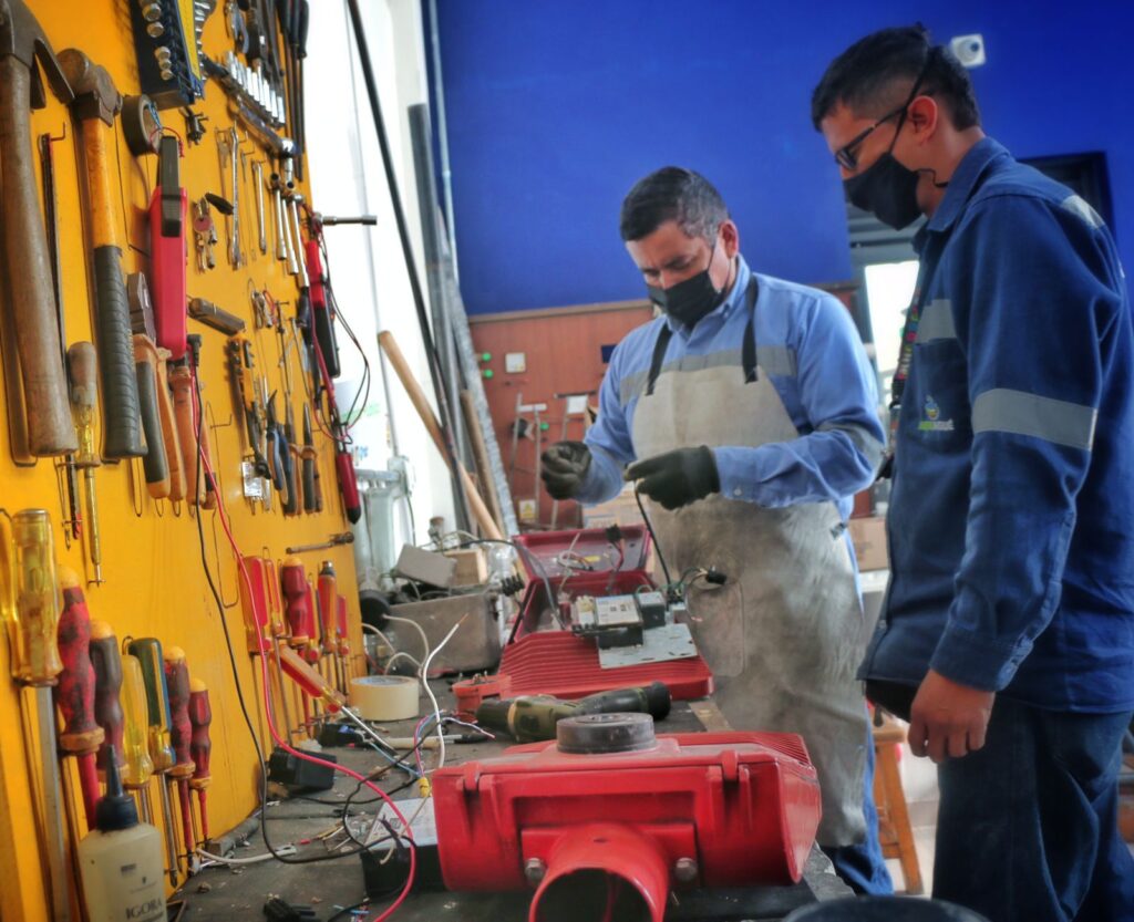 Infibagué hace mantenimiento al alumbrado público LED Infibagué hace mantenimiento al alumbrado público LED