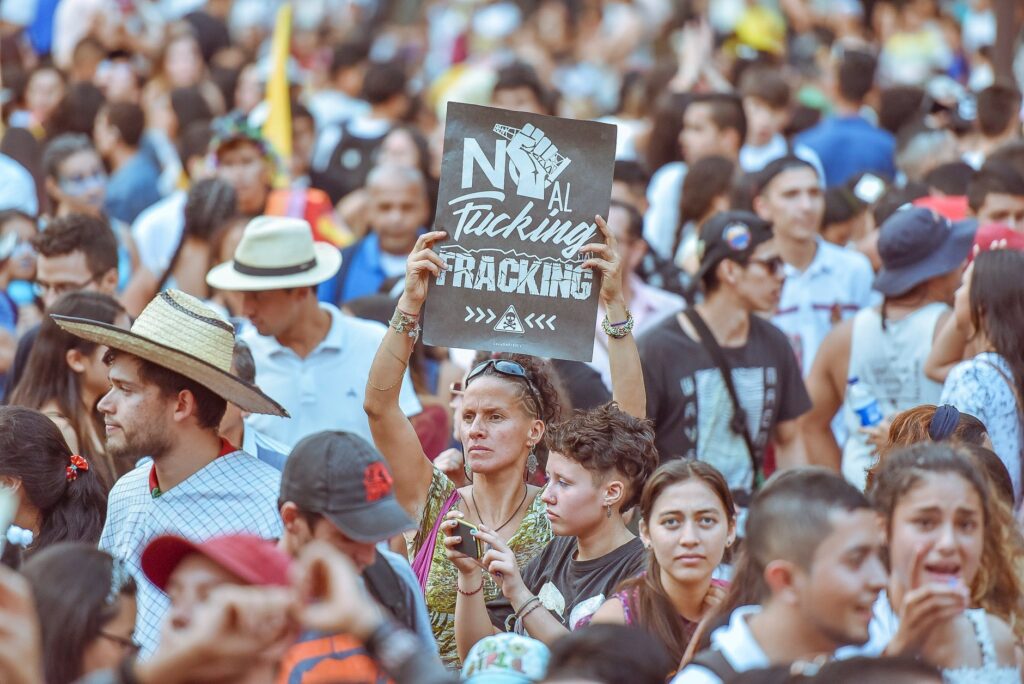 Con música, baile y mucho color, Ibagué dijo: NO a la minería, NO al fracking