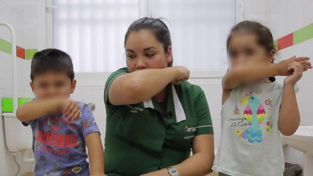 Minsalud pide a las familias ser claros con los niños sobre los cuidados durante la emergencia sanitaria por el COVID-19 Minsalud pide a las familias ser claros con los niños sobre los cuidados durante la emergencia sanitaria por el COVID-19