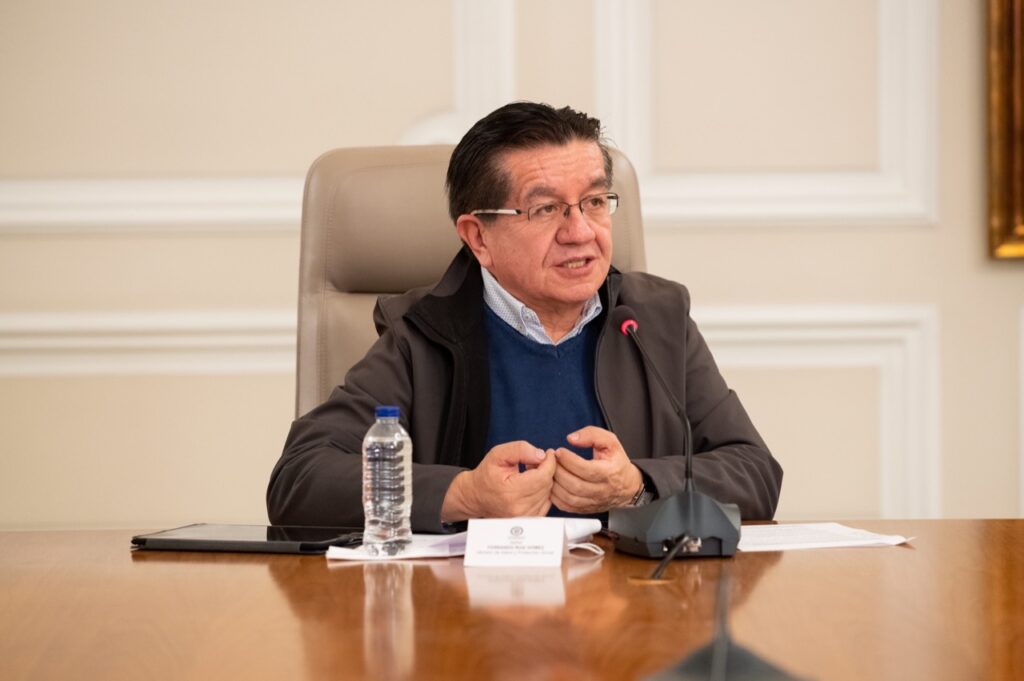 “Los cálculos nos indican que durante la epidemia unos 4.000.000 de colombianos van a requerir atención hospitalaria”: Ministro de Salud “Los cálculos nos indican que durante la epidemia unos 4.000.000 de colombianos van a requerir atención hospitalaria”: Ministro de Salud