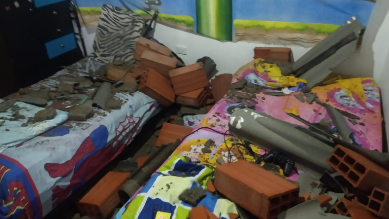 Muro cayó sobre dos personas mientras dormían en el barrio Vasconiade Ibagué Muro cayó sobre dos personas mientras dormían en el barrio Vasconiade Ibagué