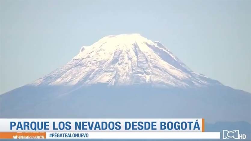 Así se vieron los nevados del Tolima, Santa Isabel y Ruíz desde Bogotá Así se vieron los nevados del Tolima, Santa Isabel y Ruíz desde Bogotá