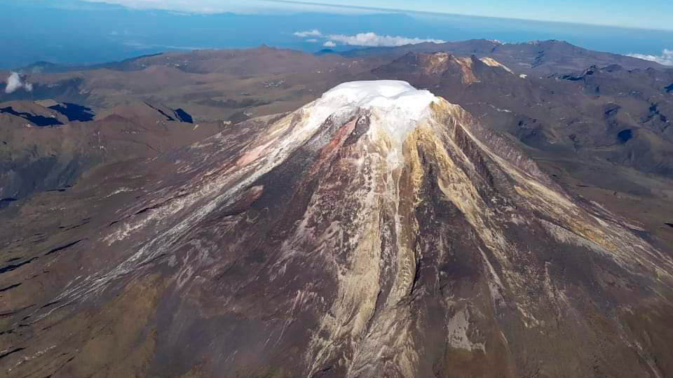 Captan dramáticas imágenes del deshielo del Nevado del Tolima Captan dramáticas imágenes del deshielo del Nevado del Tolima