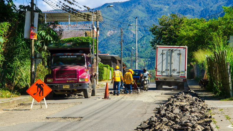 Alcaldía de Ibagué adelanta pavimentación en vía principal de Cañaveral Alcaldía de Ibagué adelanta pavimentación en vía principal de Cañaveral