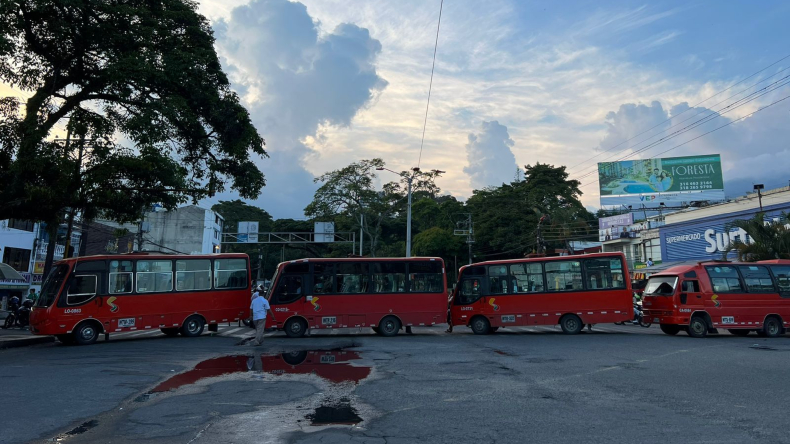 No hubo acuerdo entre la Alcaldía de Ibagué y transportadores: el paro continúa No hubo acuerdo entre la Alcaldía de Ibagué y transportadores: el paro continúa