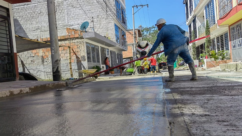 Invertirán más de $13.000 millones para arreglar las deterioradas vías de Ibagué Invertirán más de $13.000 millones para arreglar las deterioradas vías de Ibagué