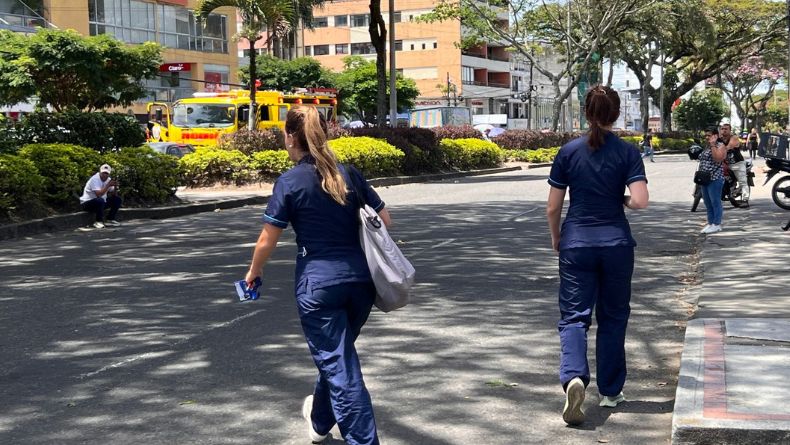 A falta de busetas, caminata y taxis que han desgastado el bolsillo de trabajadores en Ibagué A falta de busetas, caminata y taxis que han desgastado el bolsillo de trabajadores en Ibagué