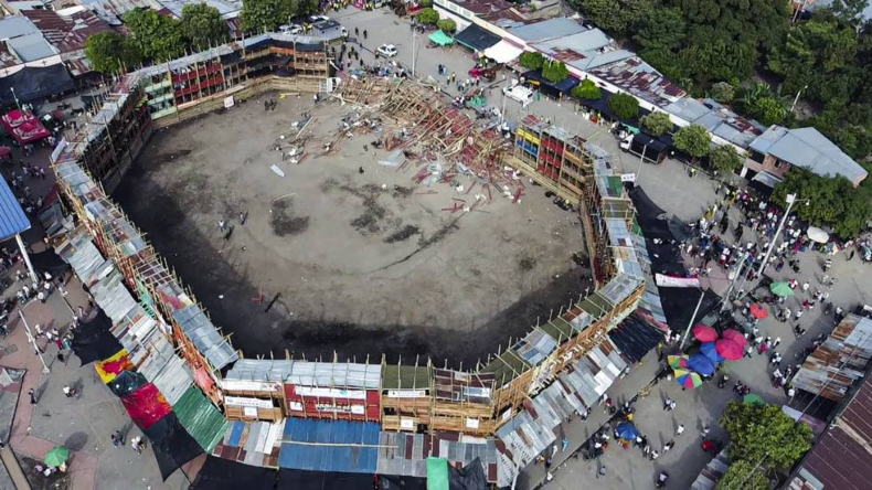 Armaron el palco de la tragedia en El Espinal con guadua, pese a que en el Tolima está prohibido utilizar este material Armaron el palco de la tragedia en El Espinal con guadua, pese a que en el Tolima está prohibido utilizar este material