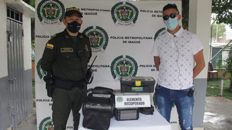 Policía recuperó elementos que habían sido robados de un carro en Ibagué Policía recuperó elementos que habían sido robados de un carro en Ibagué