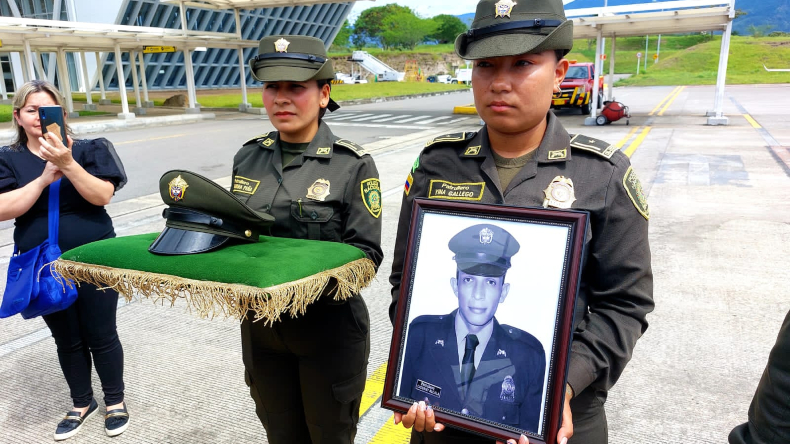 Policía de Ibagué rindió homenaje a patrullero asesinado en Bello, Antioquia Policía de Ibagué rindió homenaje a patrullero asesinado en Bello, Antioquia