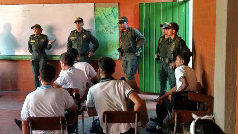 Incautan elementos cortopunzantes y estupefacientes en colegio de Ibagué Incautan elementos cortopunzantes y estupefacientes en colegio de Ibagué