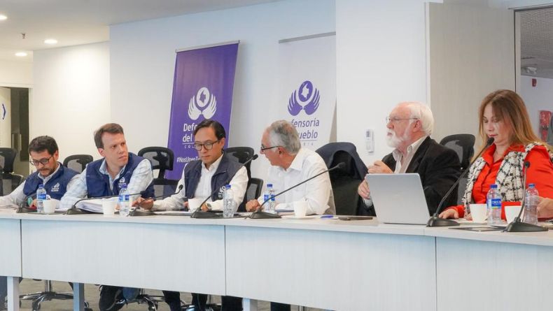 Ministro de Salud y EPS llegaron a acuerdos para garantizar atención de usuarios Ministro de Salud y EPS llegaron a acuerdos para garantizar atención de usuarios