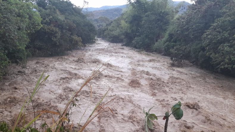 Emergencia en Rioblanco por creciente súbita en ríos de zona rural