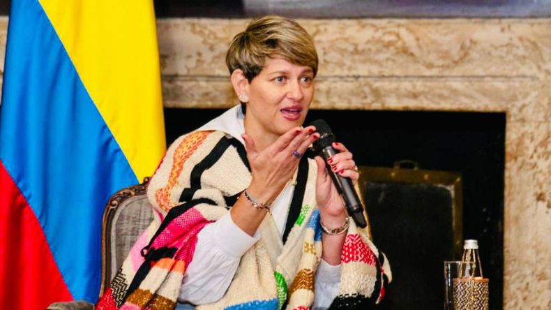 Procuraduría pide suspender viáticos a Verónica Alcocer Procuraduría pide suspender viáticos a Verónica Alcocer