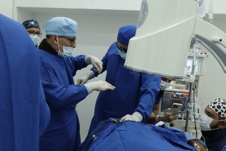 Veterinarios colombianos hicieron la primera valvuloplastia pulmonar a un animal Veterinarios colombianos hicieron la primera valvuloplastia pulmonar a un animal