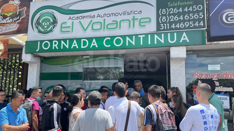 “En 10 días hábiles se soluciona el problema”: academia de conducción se pronunció por plantón de sus aprendices