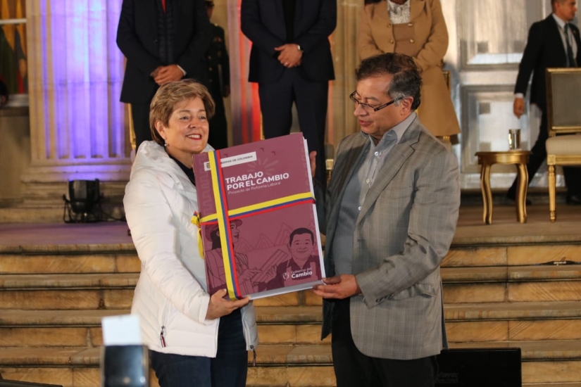 Reforma pensional, por sendas de encrucijada financiera y fiscal: experto de la U. del Rosario Reforma pensional, por sendas de encrucijada financiera y fiscal: experto de la U. del Rosario