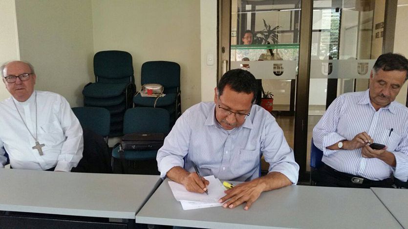 Rector de la UT confirma su renuncia y se acaba la huelga de hambre Rector de la UT confirma su renuncia y se acaba la huelga de hambre