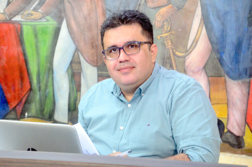 Correa con la mano izquierda apoya a Petro y con la derecha recibe mermelada uribista: el millonario contrato que tiene su hija en el Gobierno Duque Correa con la mano izquierda apoya a Petro y con la derecha recibe mermelada uribista: el millonario contrato que tiene su hija en el Gobierno Duque